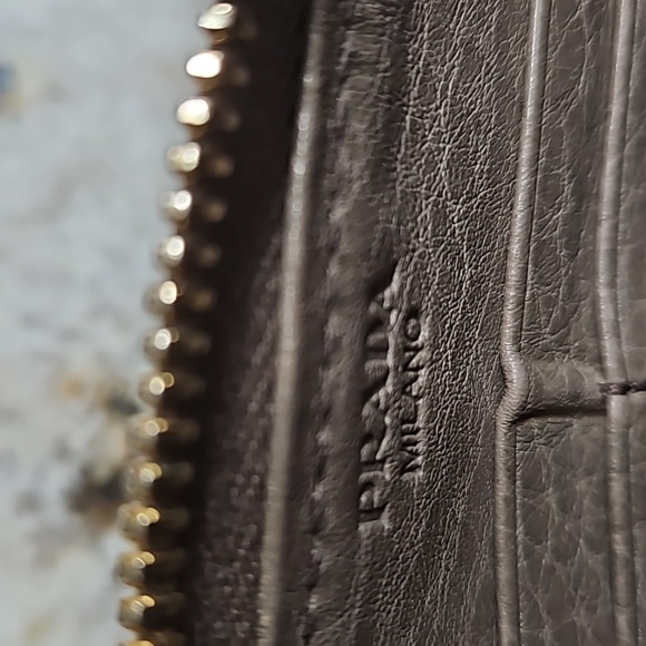 Authentic Prada wallet. - Picture 12 of 16